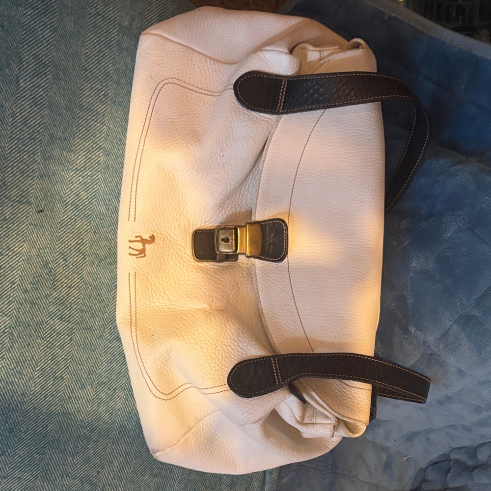 Petusco Cream Leather Shoulder Bag with Black Accents